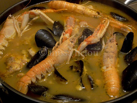 99-cacciuco-adding mussels & langoustines copy