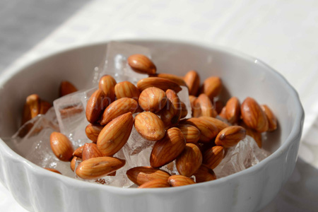 qley3at-roumiyeh-almonds copy